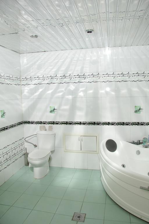 Rafael Hostel Erevan Esterno foto
