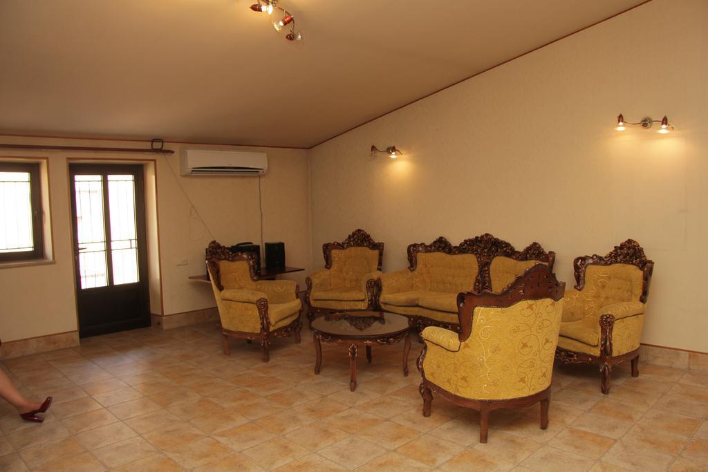 Rafael Hostel Erevan Esterno foto
