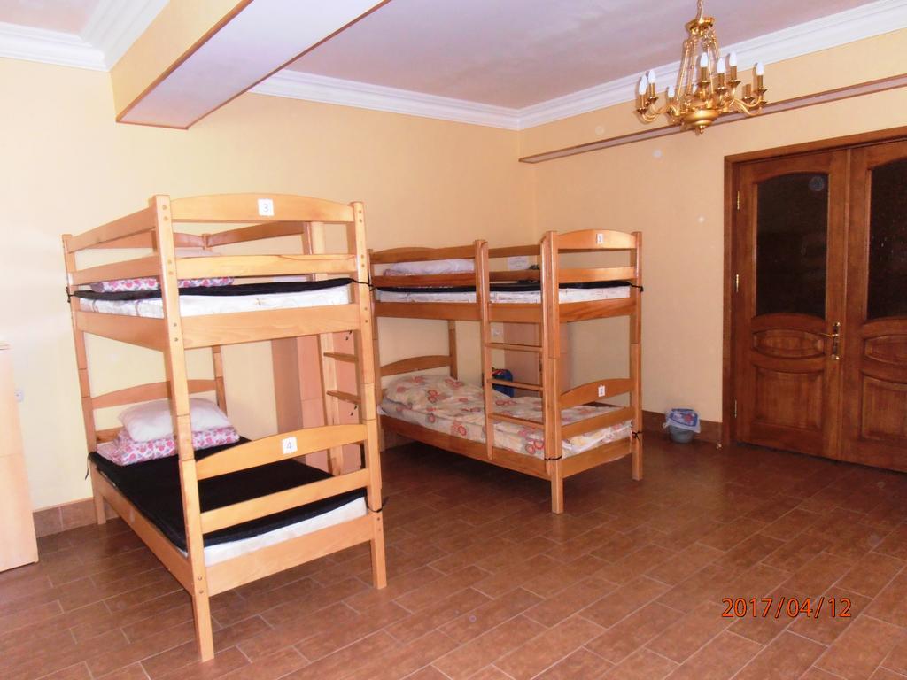 Rafael Hostel Erevan Esterno foto